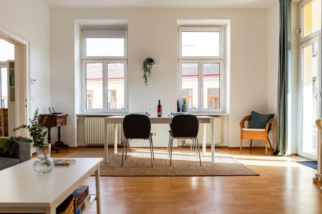 וינה Savoir-Vivre In Unserer Zentralen Balkonwohnung מראה חיצוני תמונה