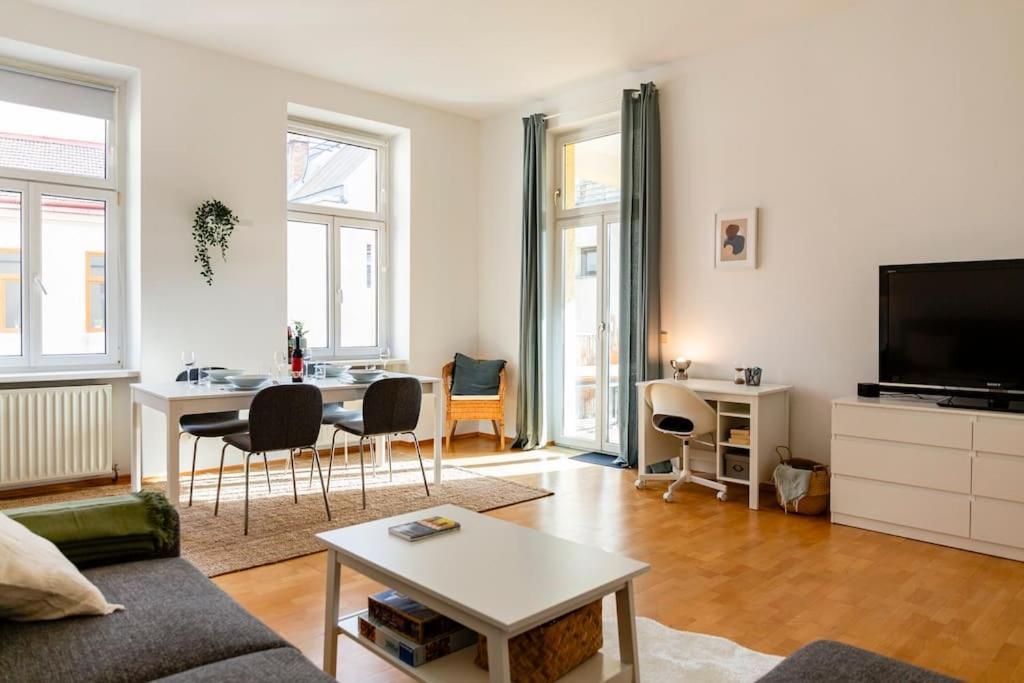 וינה Savoir-Vivre In Unserer Zentralen Balkonwohnung מראה חיצוני תמונה